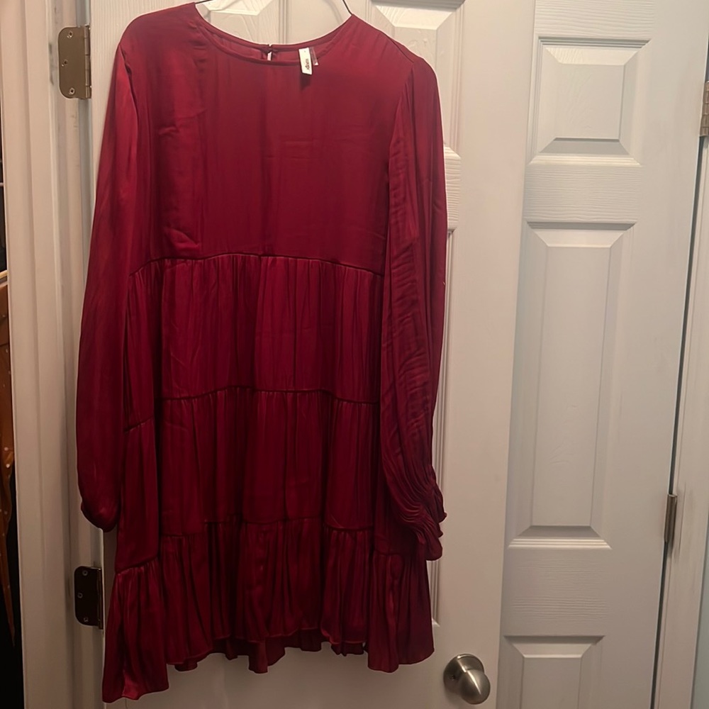 Nice casual top. Never worn